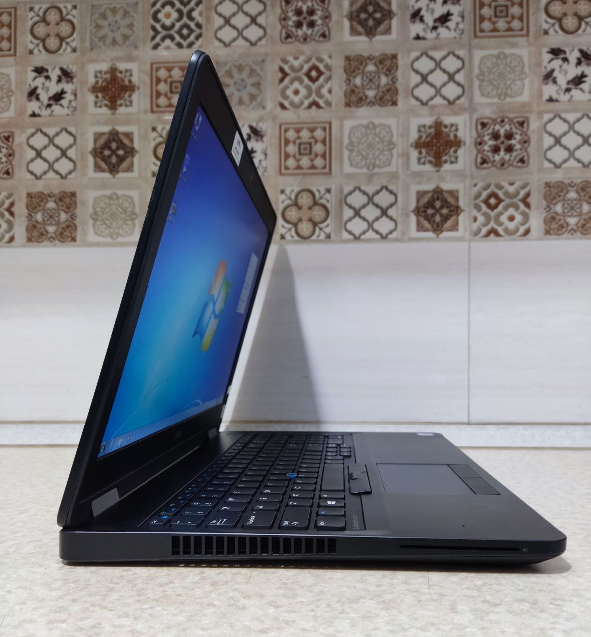Dell E5570