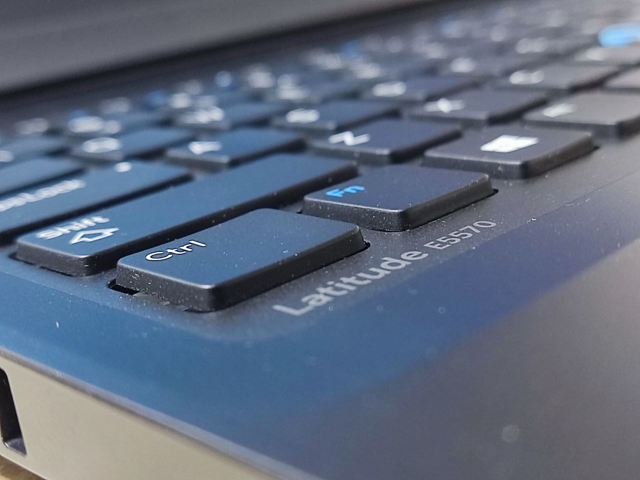 Dell E5570