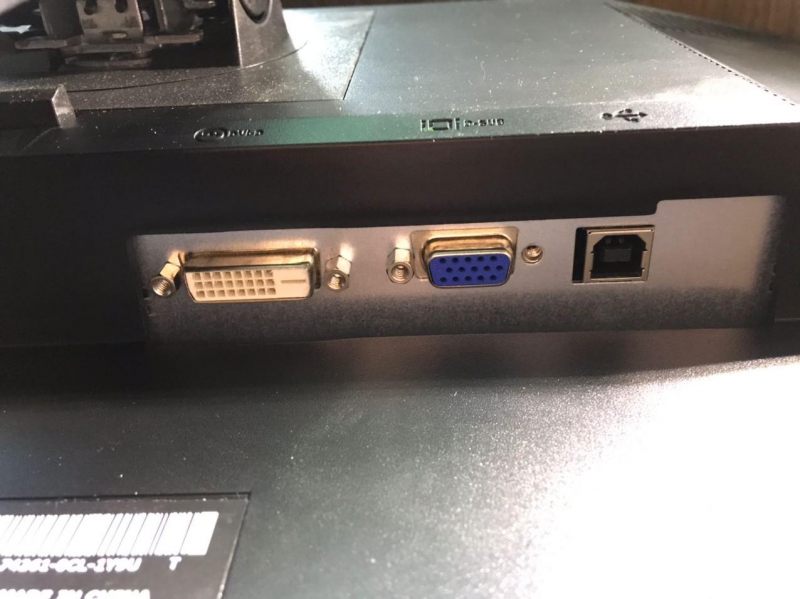 مانیتور استوک دل 24 اینچ مدل Dell P2414HB IPS - Image 10