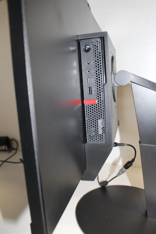 آل این وان استوک لنوو ThinkCentre TIO 24 پردازنده i5 نسل 8 - Image 8